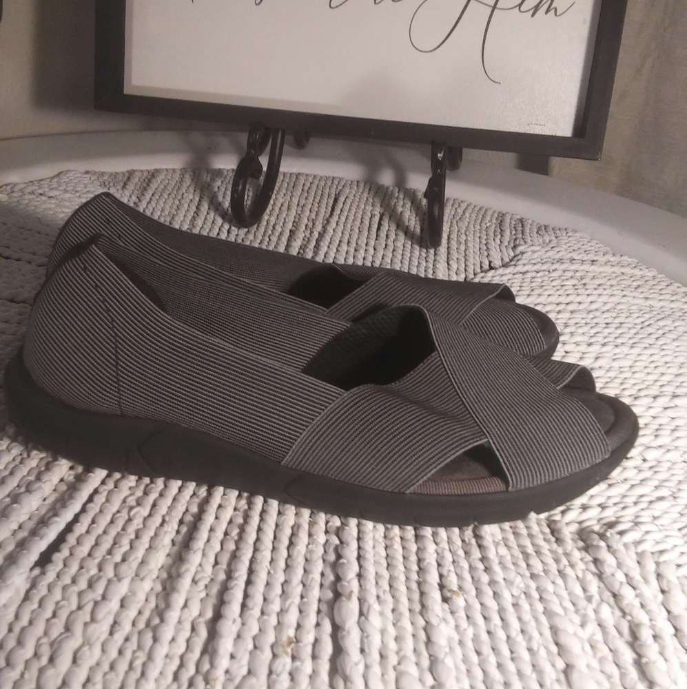 Baretraps Kami Flat in Black/White Size 8